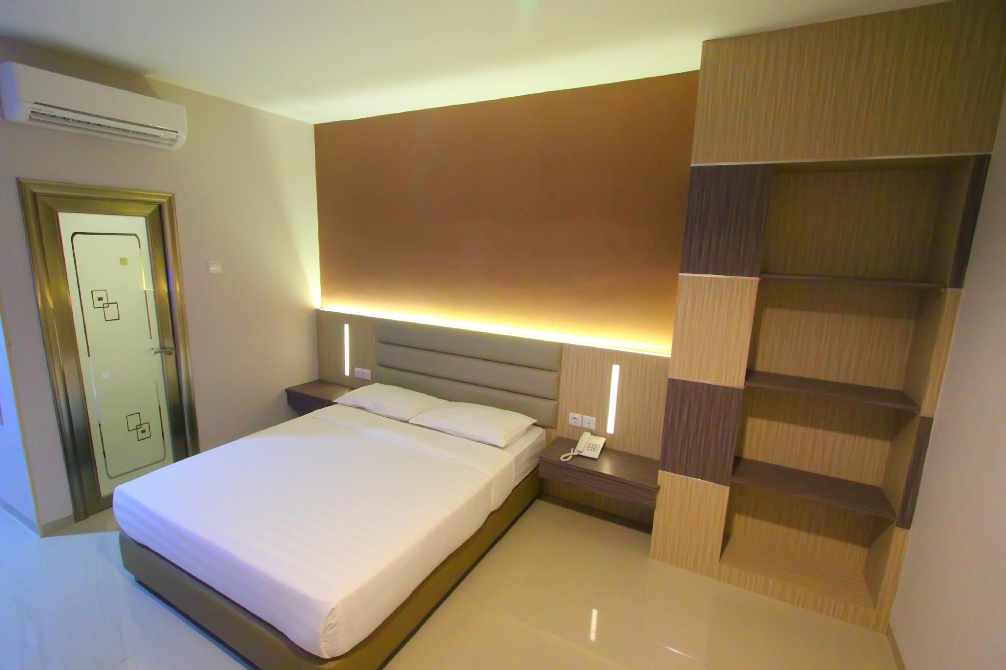 Lovina Inn Hotel Batam Standard Double Room without Window 2