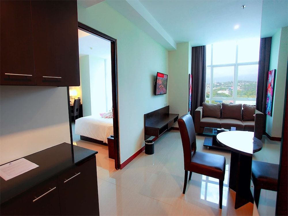 Best Western The Lagoon Hotel Suite, 1 King Bed, Bathtub, Sea View (Living Room) 6