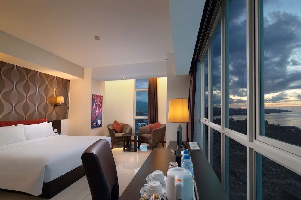 Best Western The Lagoon Hotel Deluxe Room, 1 Queen Bed, Smoking, Sea View 7