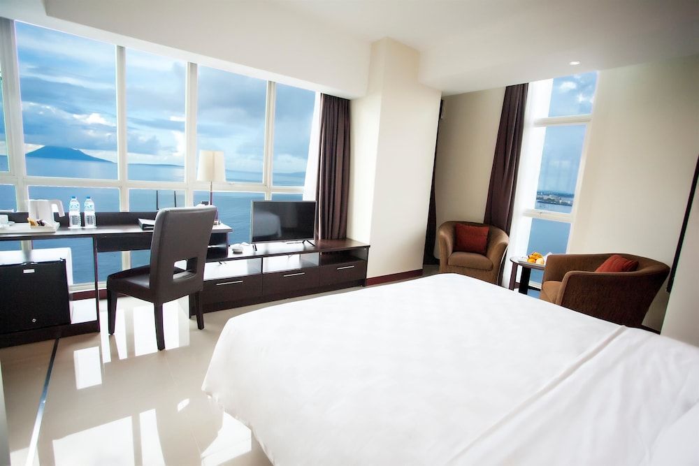 Best Western The Lagoon Hotel Deluxe Room, 1 Queen Bed, Smoking, Sea View 3