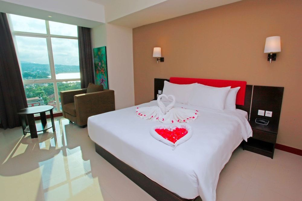 Best Western The Lagoon Hotel Suite, 1 King Bed, Bathtub, Sea View (Living Room) 2