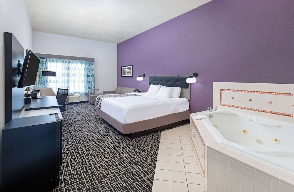 Deluxe Room, 1 King Bed, Non Smoking