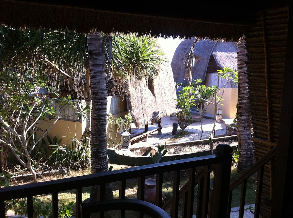 Dream Beach Huts Standard Huts Garden View 3