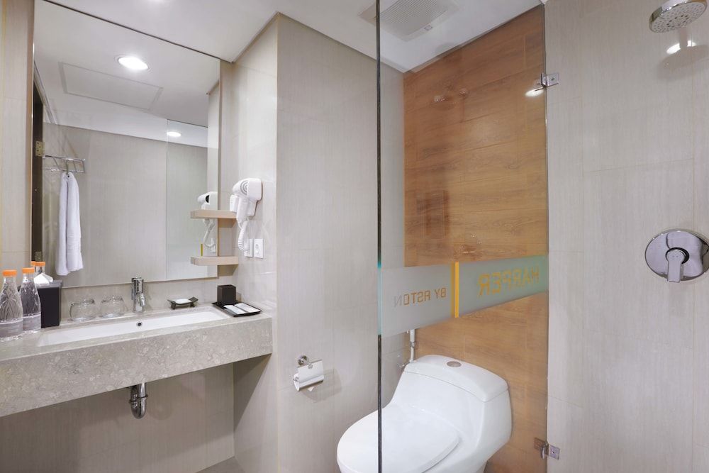 Harper MT Haryono by ASTON Superior Room, 1 Double Bed 4