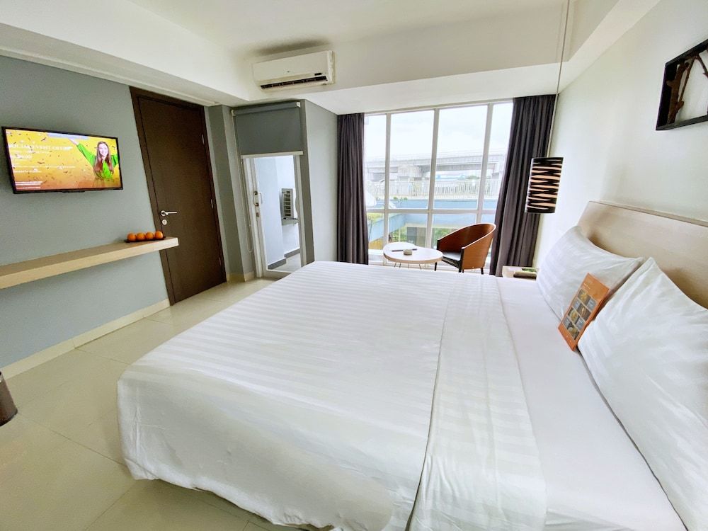 Harper MT Haryono by ASTON Superior Room, 1 Double Bed 2