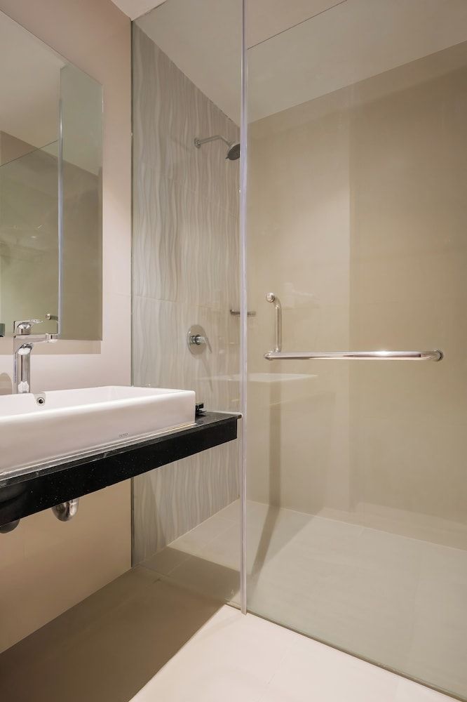 Gets Premiere Semarang Deluxe Double or Twin Room 5