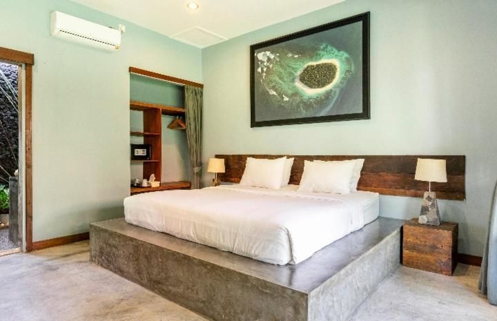 Deluxe King Room