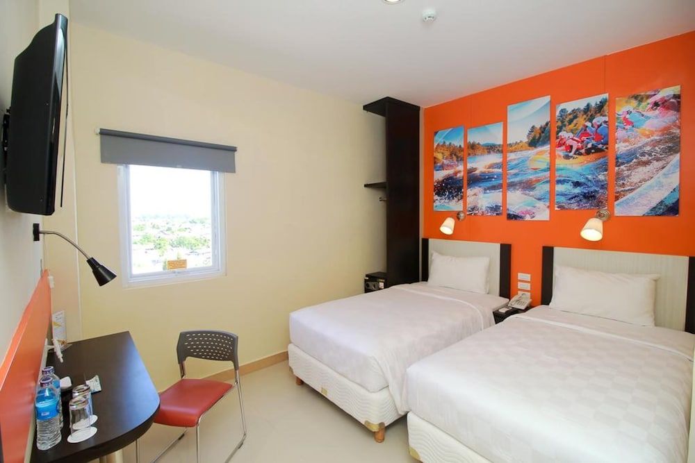 Sinar Sport Hotel Deluxe Room 2