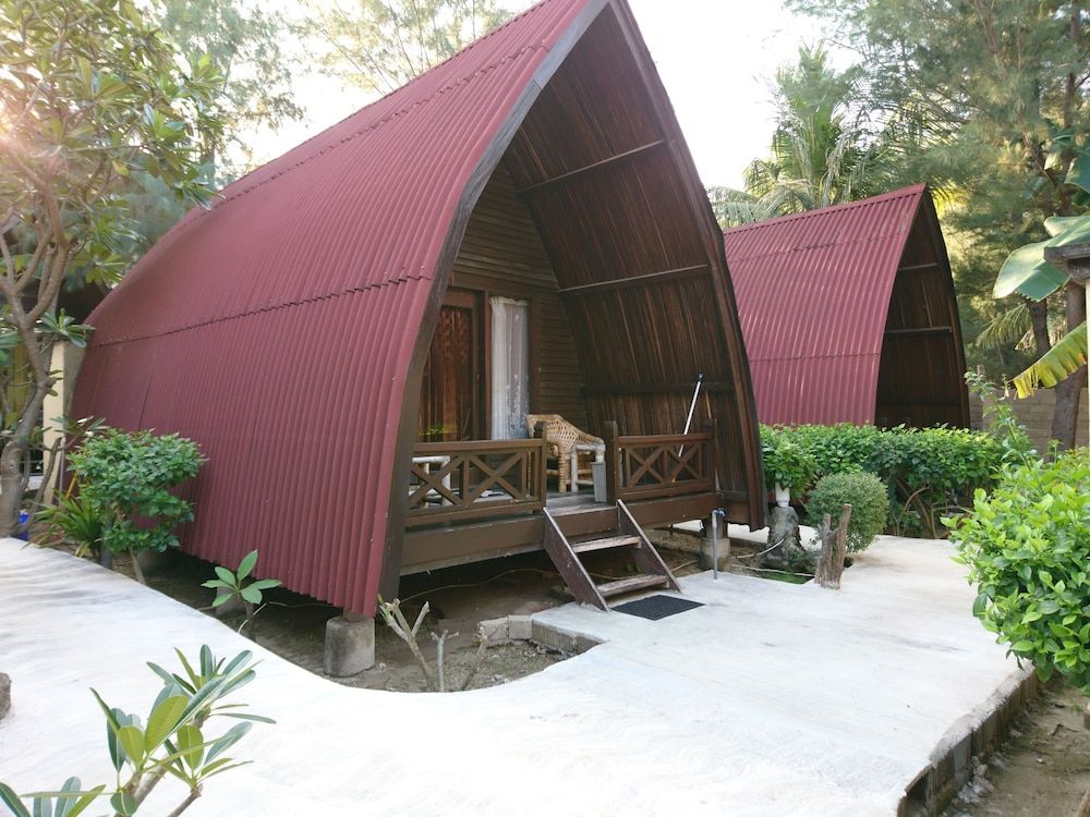 Coral Beach 2 Bungalow Lumbung  Bungalow 4