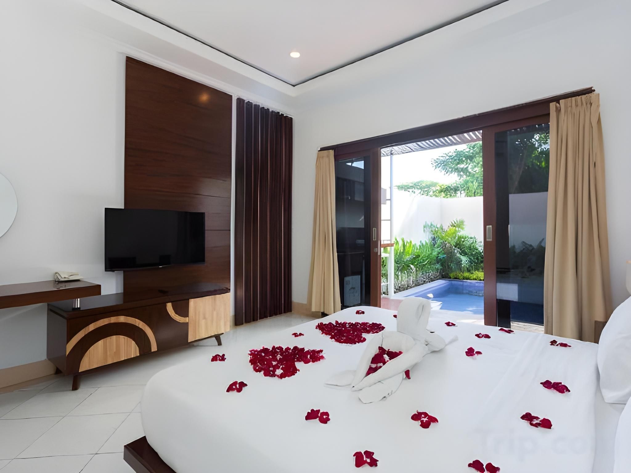 Villa with Plunge Pool