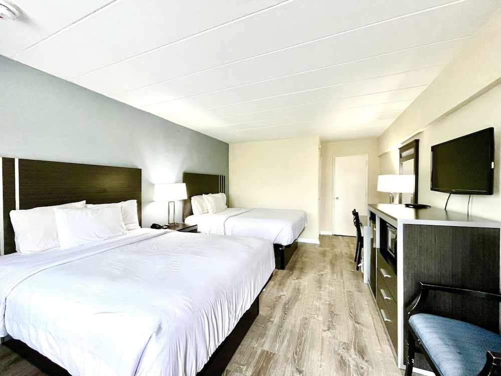 Red Carpet Inn & Suites Standard Room, 2 Queen Beds, Non Smoking 12