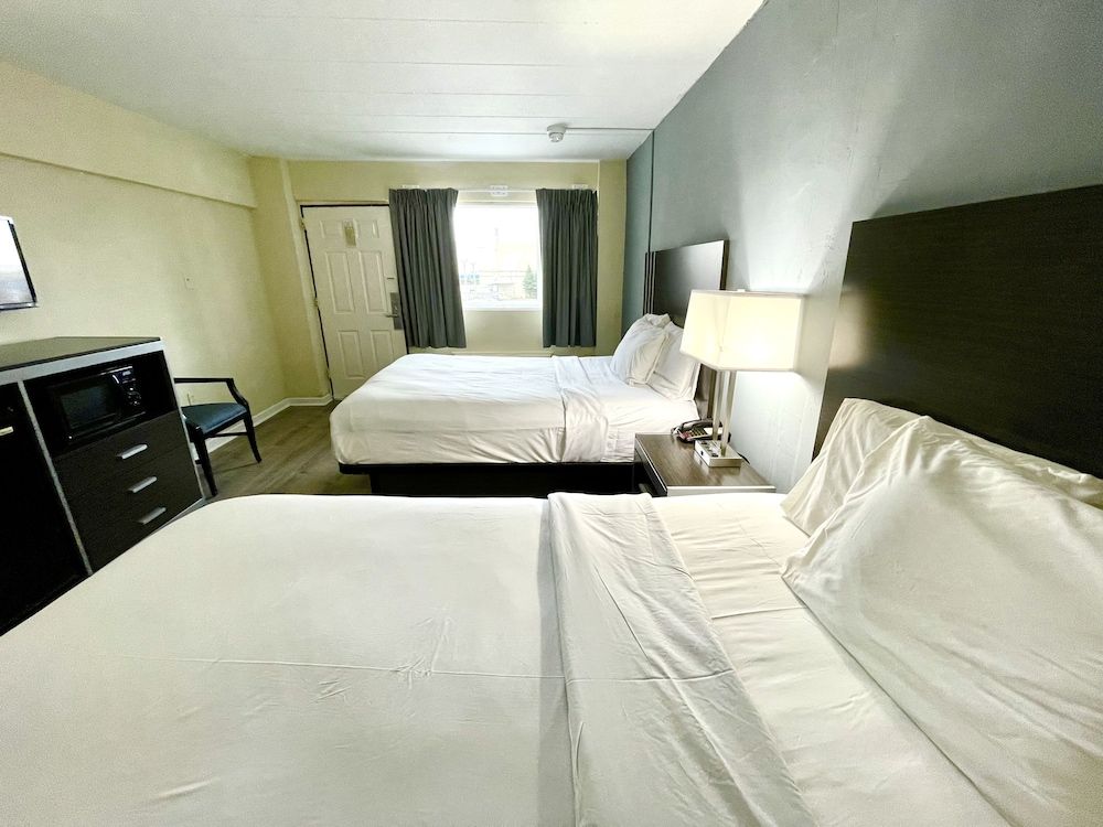 Red Carpet Inn & Suites Standard Room, 2 Queen Beds, Non Smoking 14