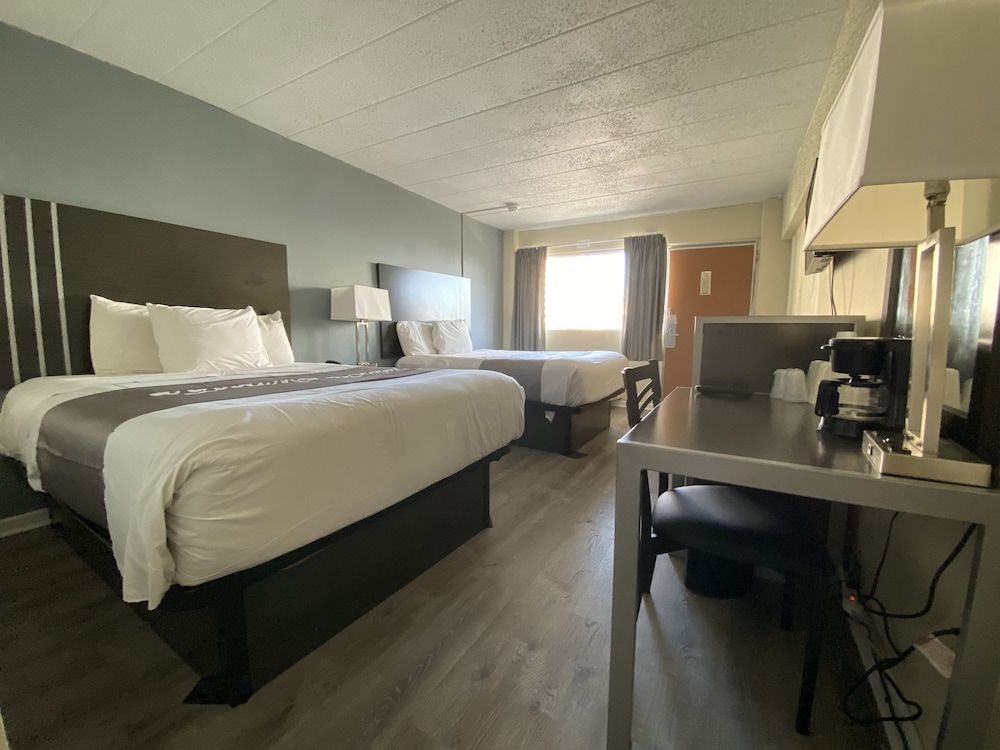 Red Carpet Inn & Suites Standard Room, 2 Queen Beds, Non Smoking 18