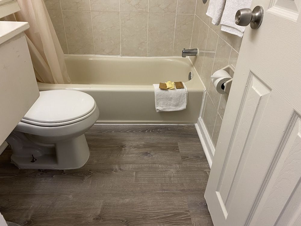 Red Carpet Inn & Suites Standard Room, 2 Queen Beds, Non Smoking 22