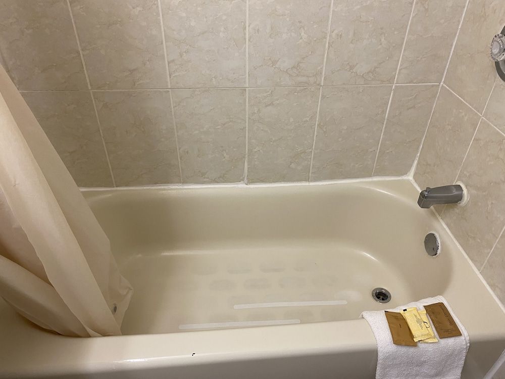 Red Carpet Inn & Suites Standard Room, 2 Queen Beds, Non Smoking 25