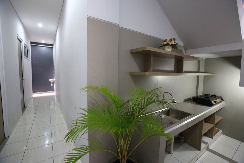 undefined RedDoorz @ Karet Pedurenan 2 3