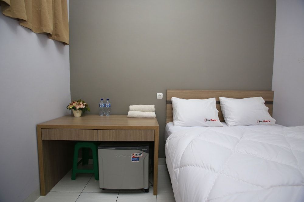 undefined RedDoorz @ Karet Pedurenan 2 5