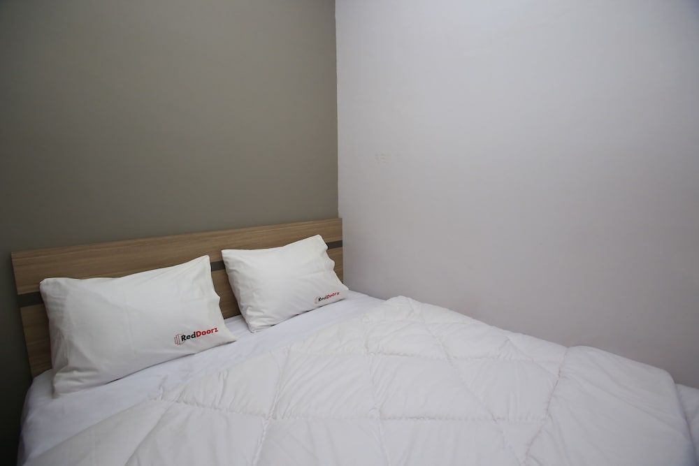 undefined RedDoorz @ Karet Pedurenan 2 8