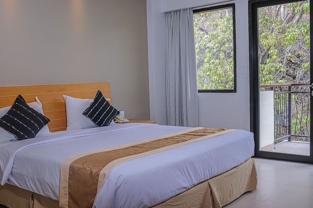 LAPRIMA Hotel Flores Superior Double or Twin Room, Hill View