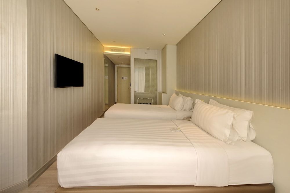 Deluxe Twin Room (Free Self Service Laundry)