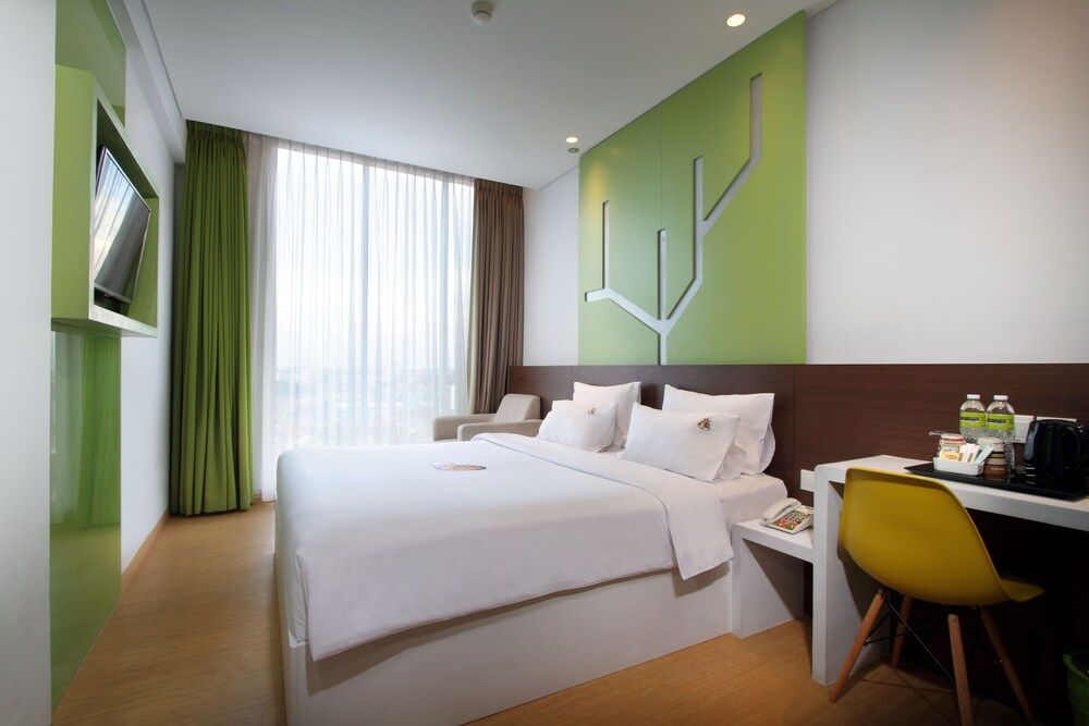 undefined MaxOne Hotels at Pemuda 3