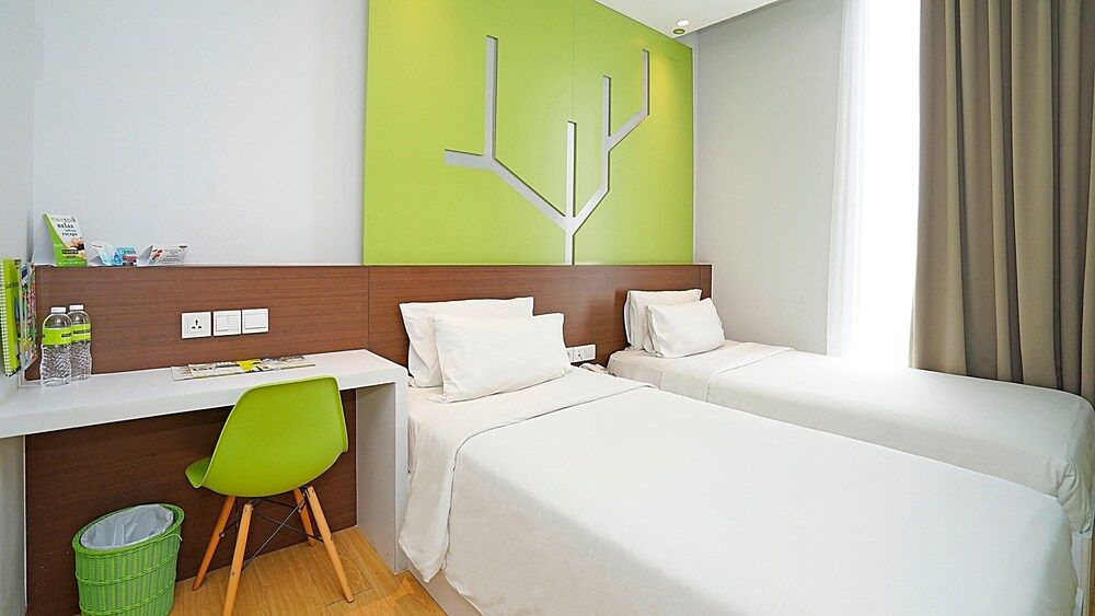 undefined MaxOne Hotels at Pemuda 10