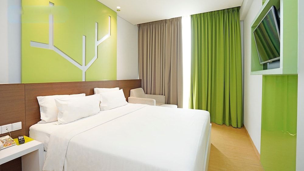 undefined MaxOne Hotels at Pemuda 2