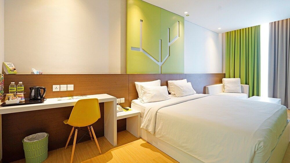 undefined MaxOne Hotels at Pemuda 5