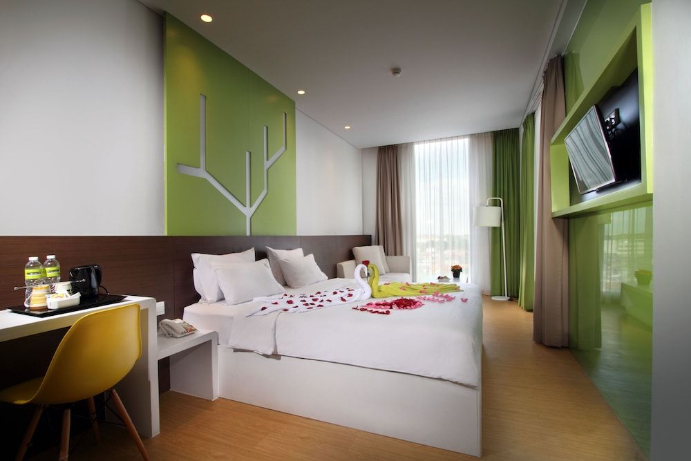 undefined MaxOne Hotels at Pemuda 7
