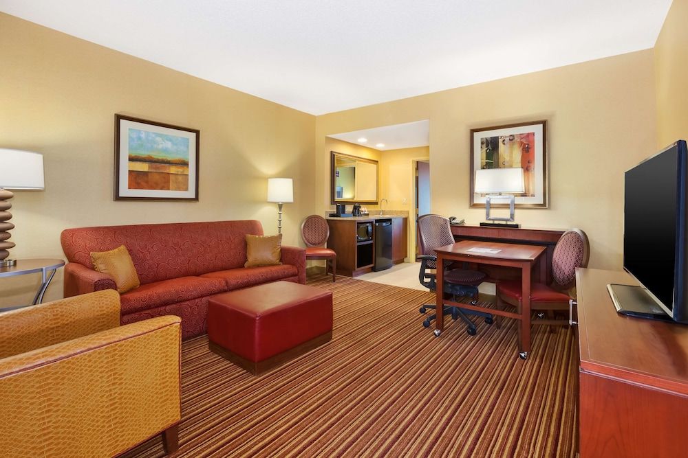 Suite, 2 Queen Beds, Accessible, Bathtub