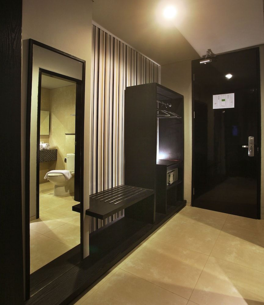 Cabin Hotel Deluxe Twin Room 3