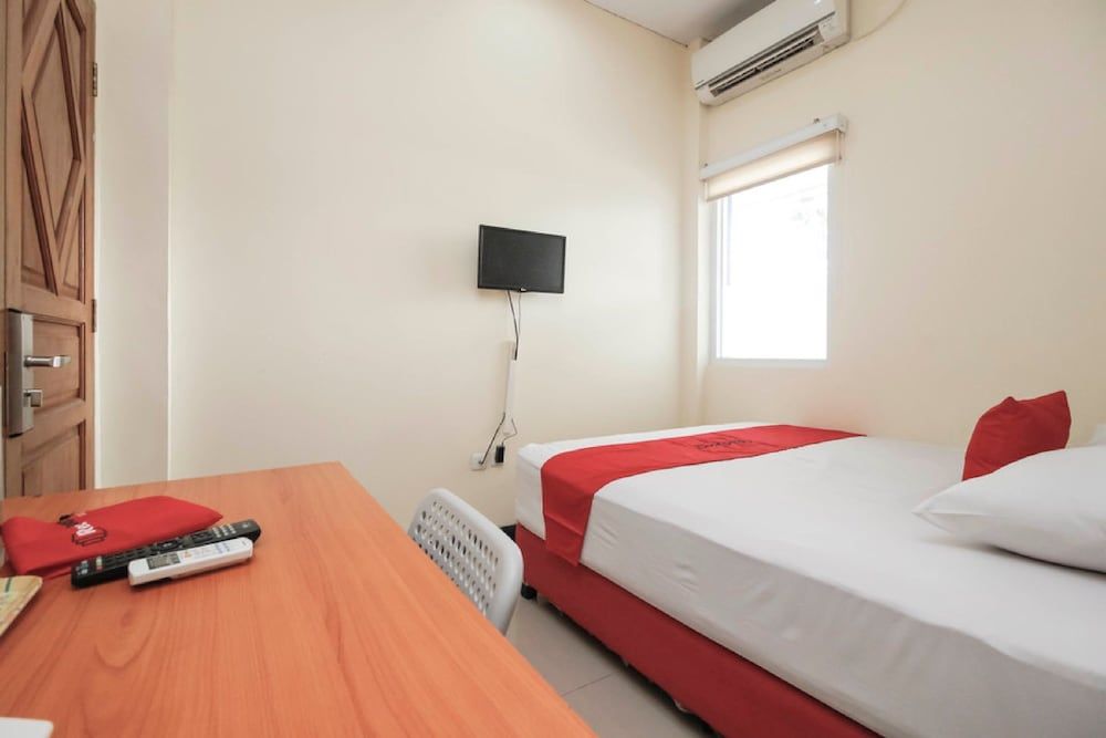 RedDoorz Plus @ Jalan Pemuda Jakarta Standard Double Room, 1 Double Bed 6