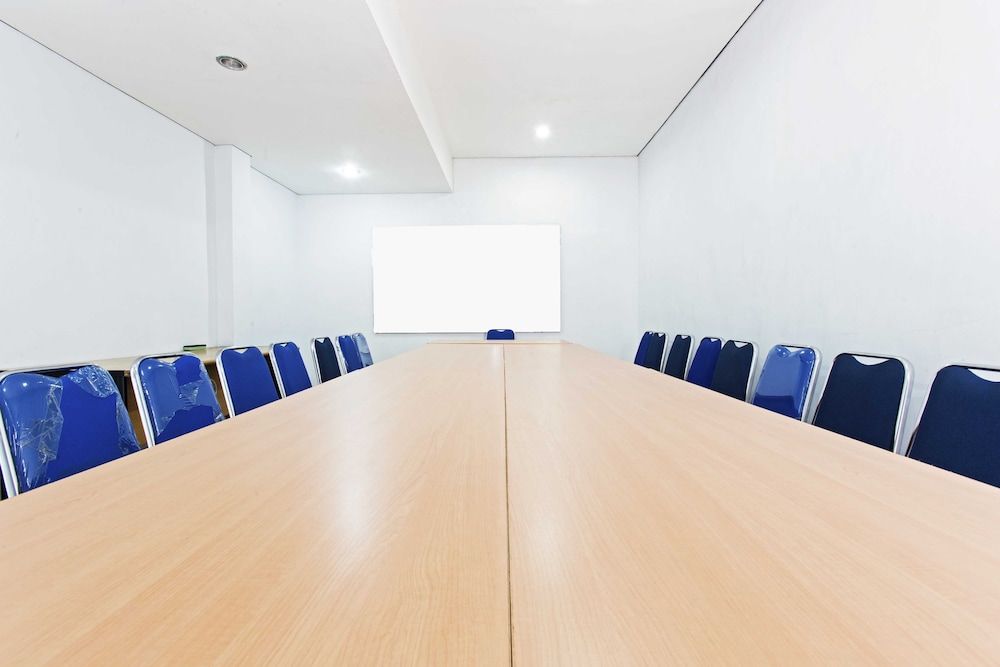 undefined RedDoorz Plus @ Jalan Pemuda Jakarta 5