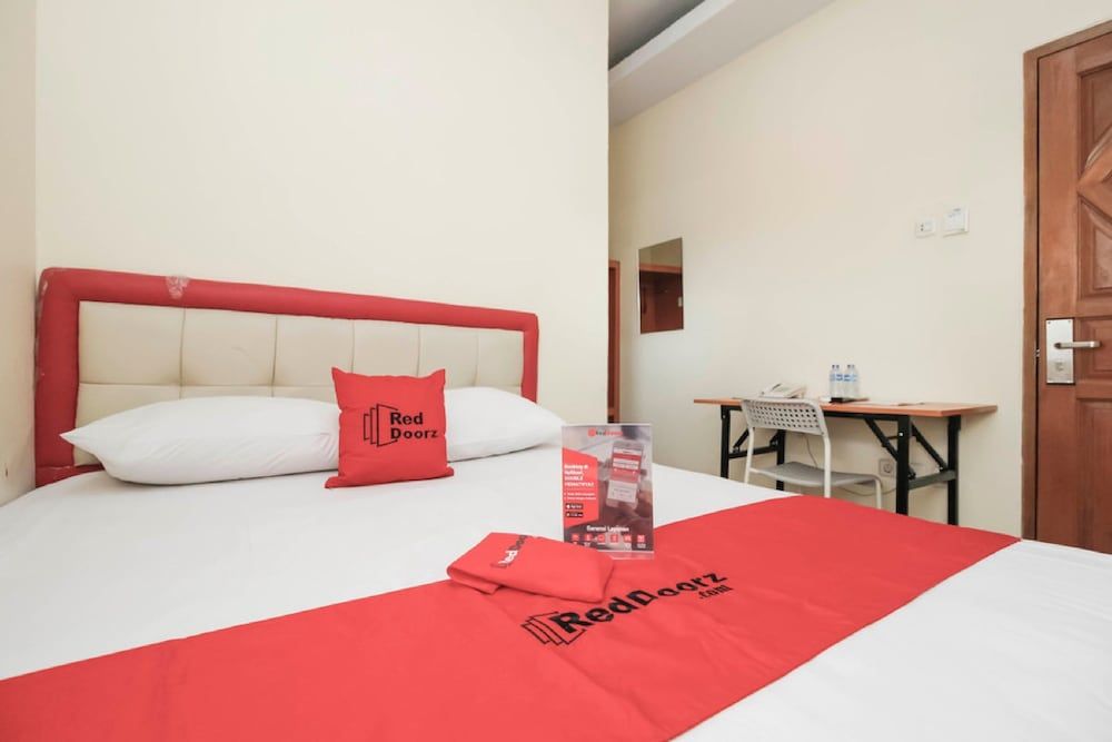 undefined RedDoorz Plus @ Jalan Pemuda Jakarta 2