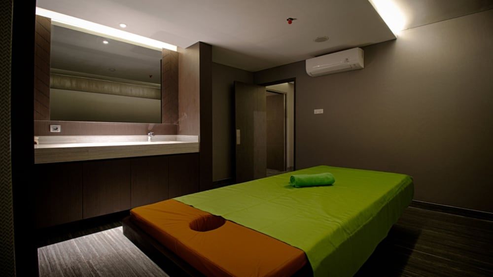 undefined Picasso Inn 8