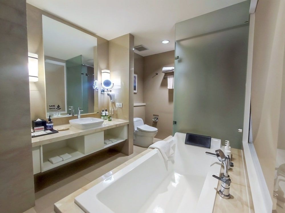 Executive Suite, City View