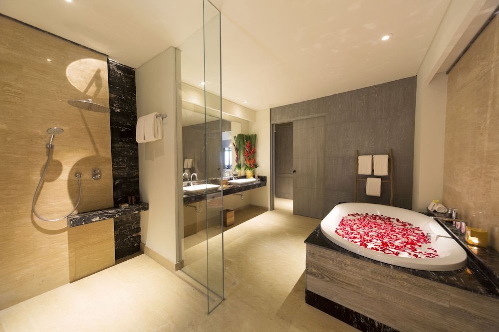 Bali Paragon Resort Hotel Executive Suite (Master Suite Uluwatu) 2