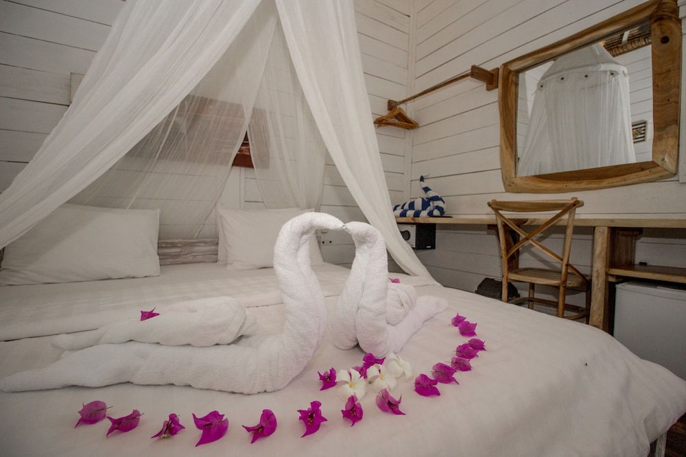 Gili Breeze Tropical Bungalows Deluxe King room 3