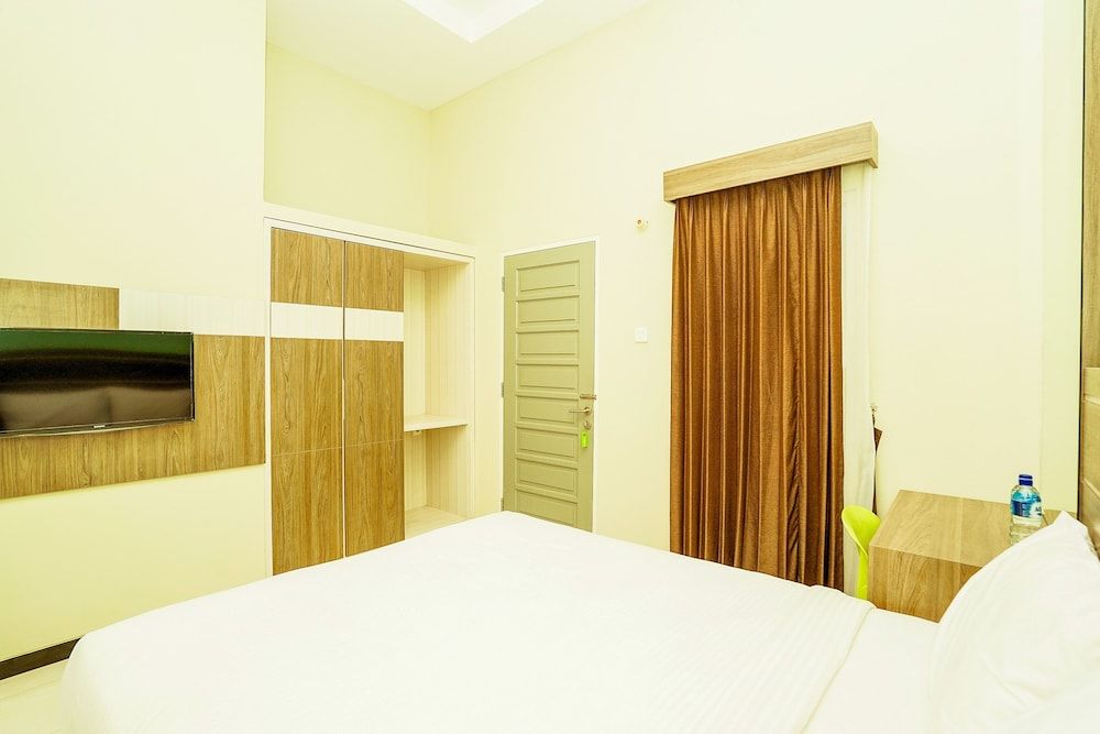 Ardhya Guest House Deluxe Double Room 3