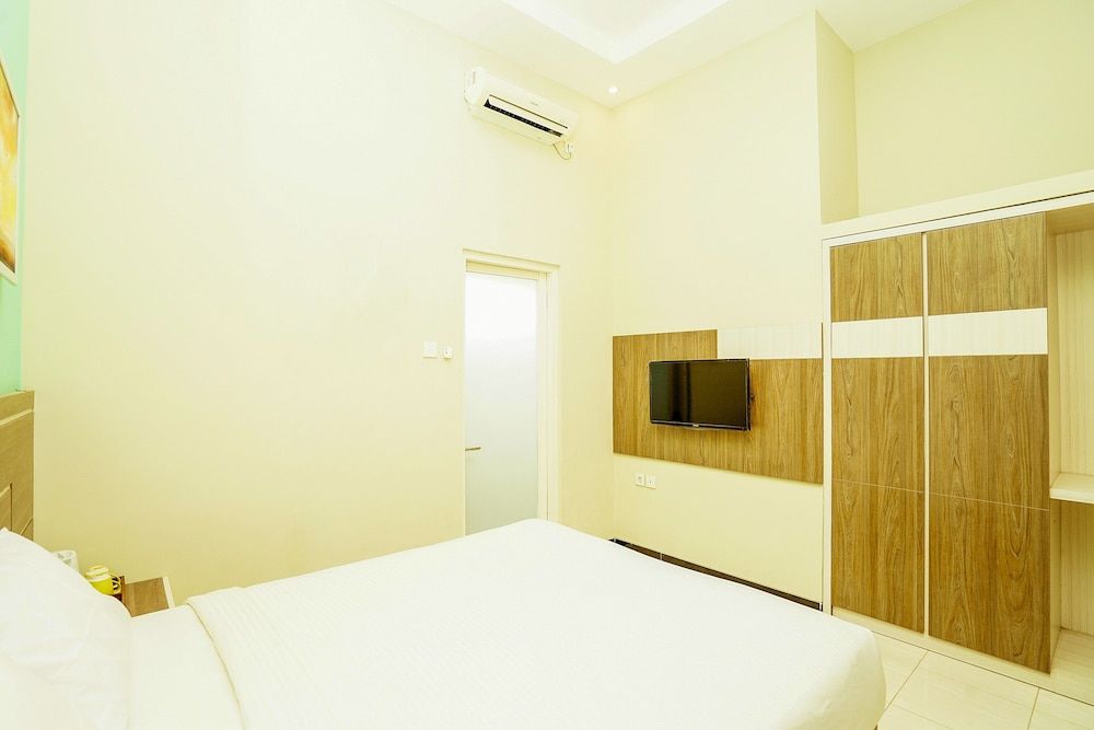 Ardhya Guest House Deluxe Double Room 5