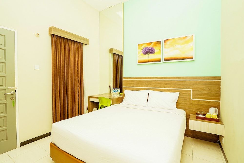 Ardhya Guest House Deluxe Double Room 4