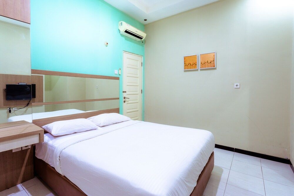 Ardhya Guest House Deluxe Double Room 9