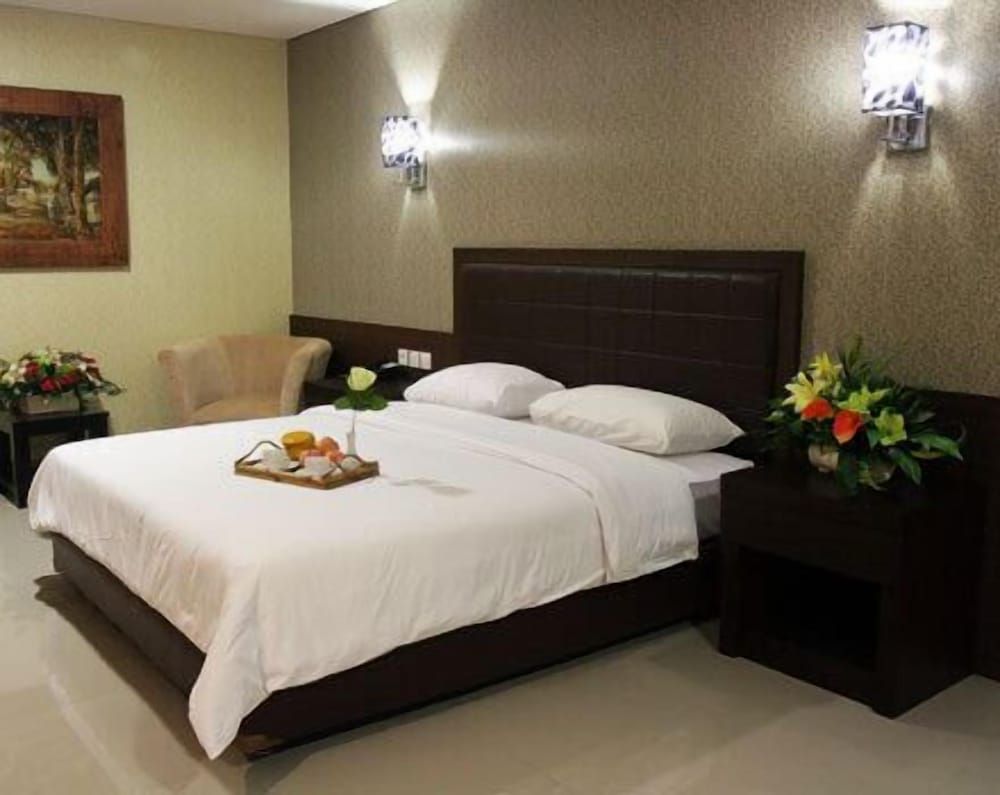 undefined Bamboo Inn Hotel & Cafe 3