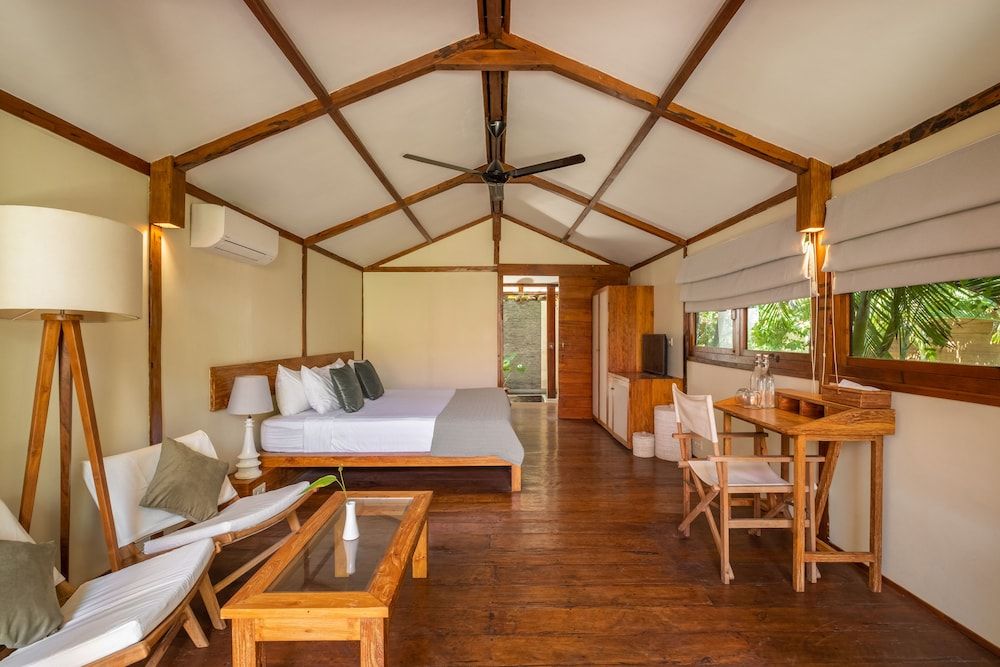 Gili Teak Resort Superior Double Room, 1 King Bed, Pool View, Poolside 5