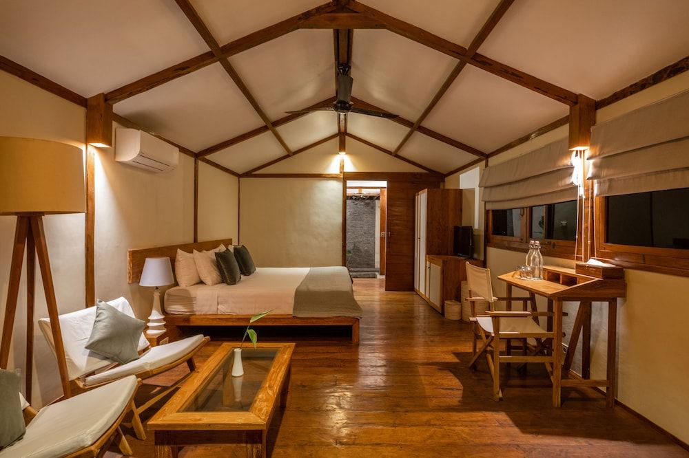 Gili Teak Resort Superior Double Room, 1 King Bed, Pool View, Poolside 4