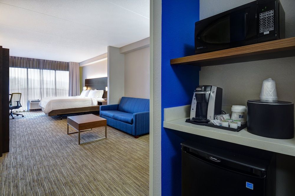 Suite, 1 King Bed, Accessible (Mobility)