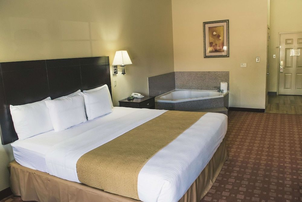 Deluxe Suite, 1 King Bed, Non Smoking