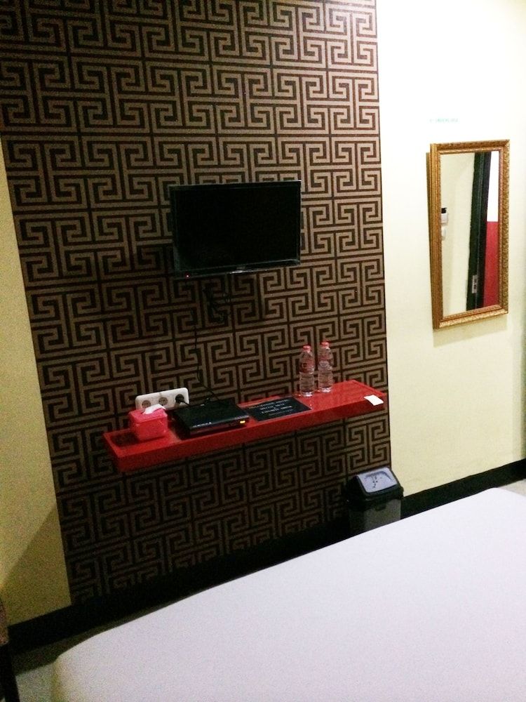 undefined Hollywood Hotel 10