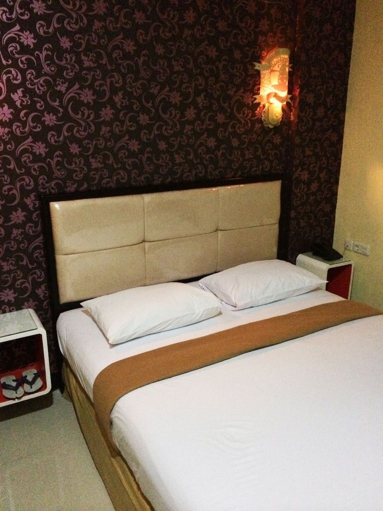 undefined Hollywood Hotel 8