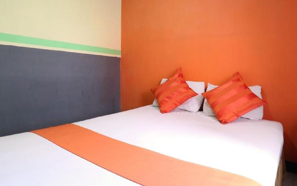 undefined Hollywood Hotel 2